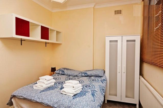 Comfort Apartments Brent Room photo